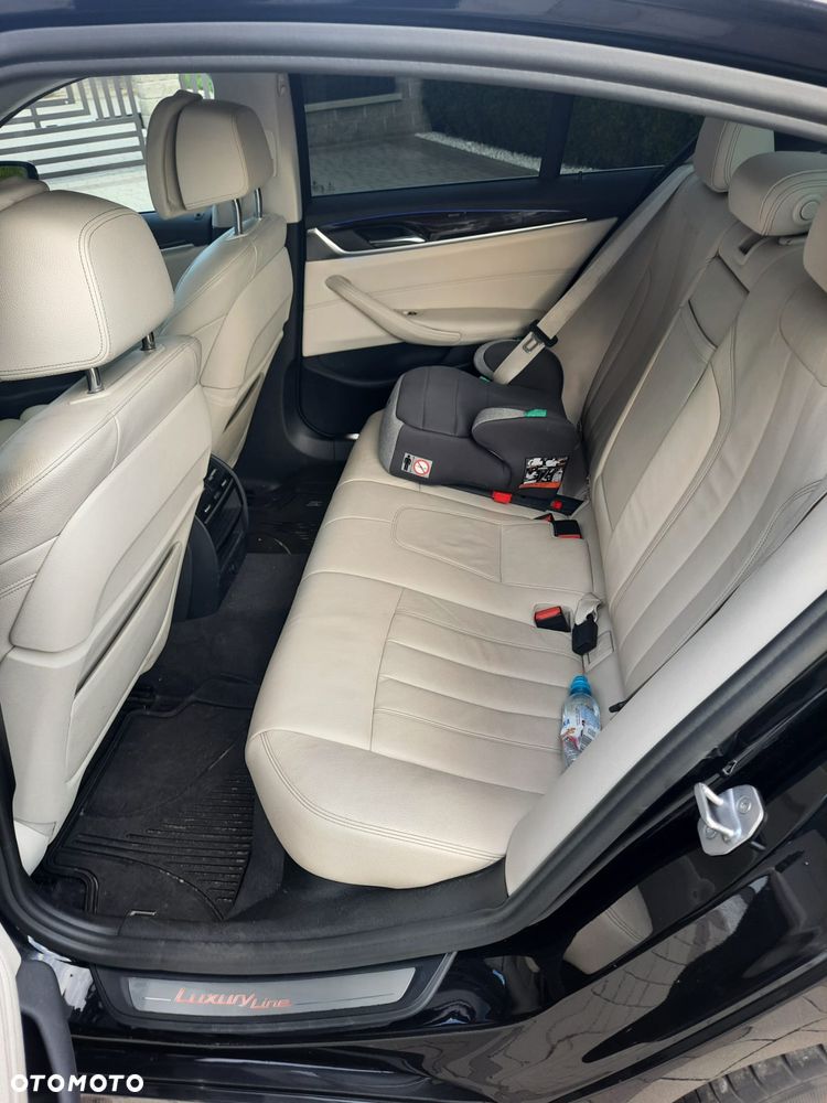 BMW Seria 5 520d Luxury Line - 9