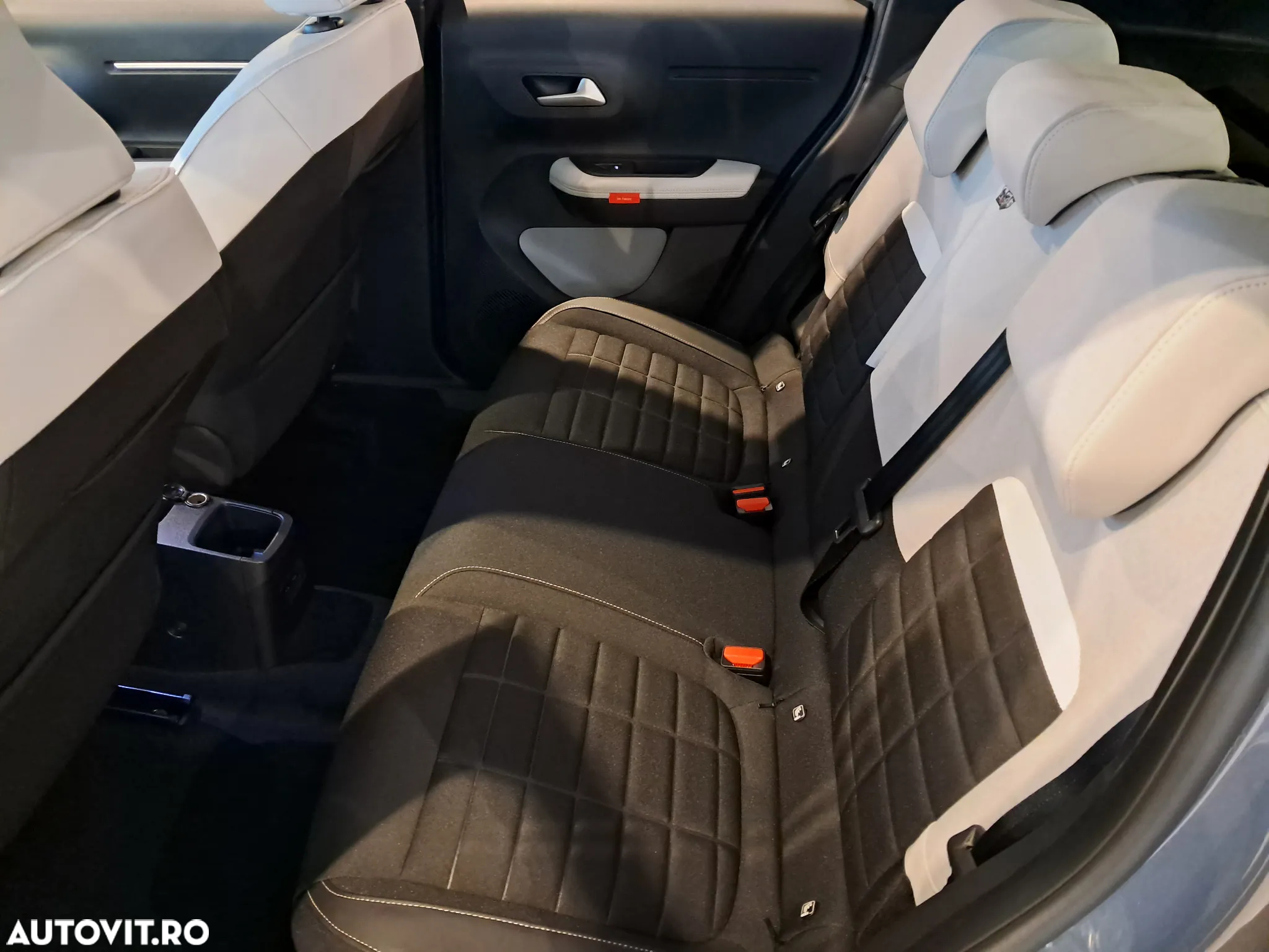 Citroën C3 1.2 PureTech 100 S&S BVM6 MAX - 33