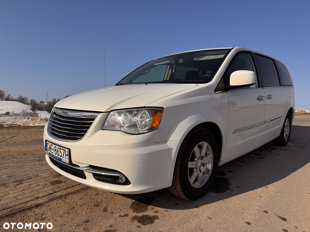 Chrysler Town & Country - 1