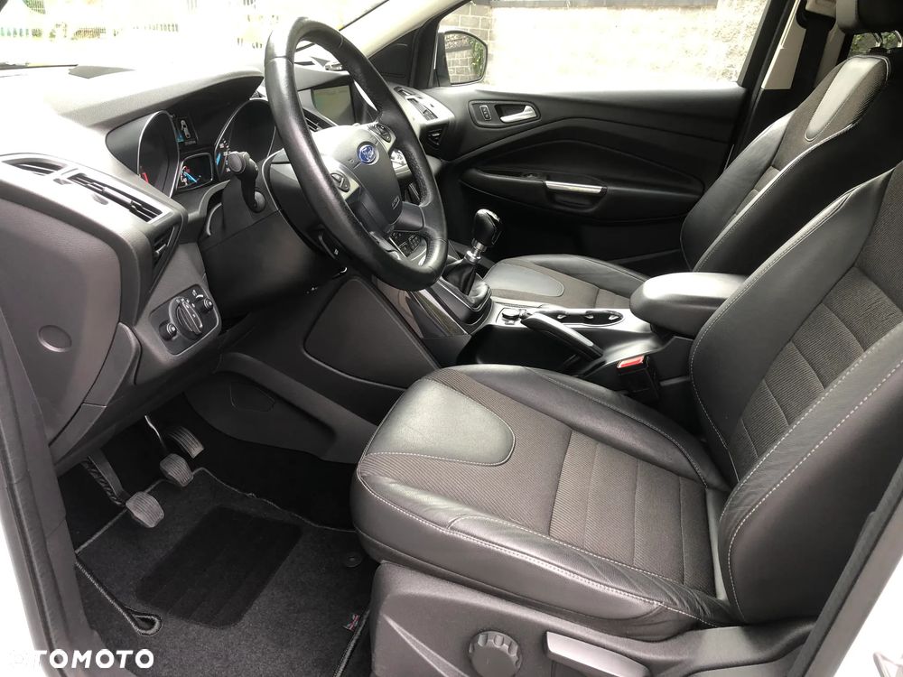 Ford Kuga 2.0 TDCi 2x4 Titanium - 24