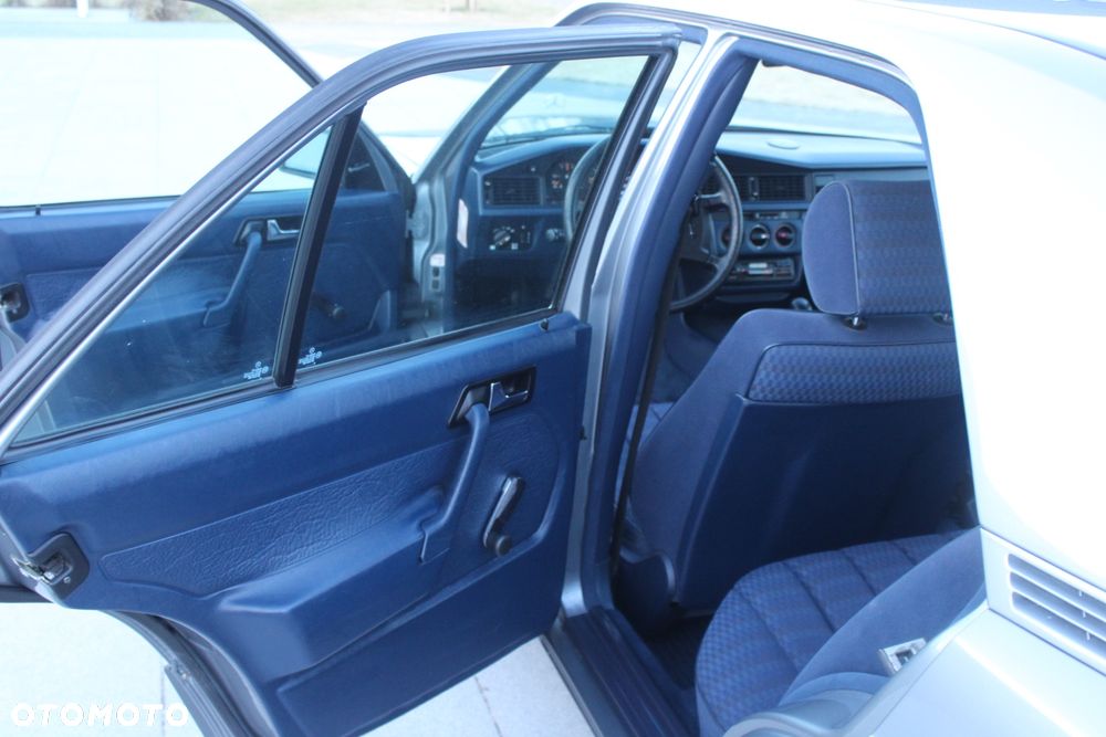 Mercedes-Benz W201 (190) - 11