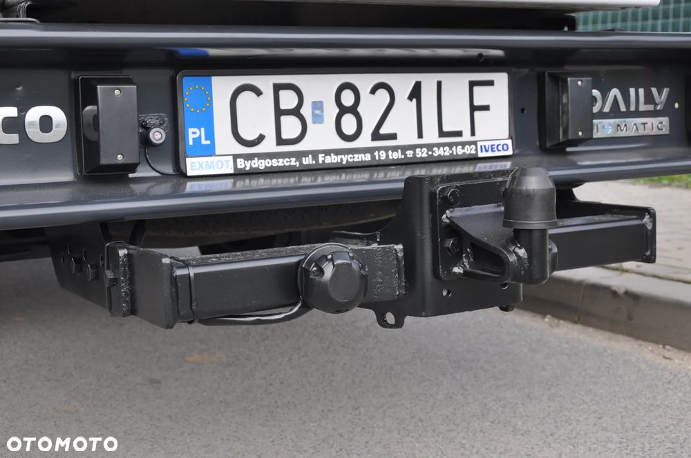 Iveco DAILY AUTOMAT CHŁODNIA MROŹNIA IZOTERMA CARRIER HI-MATIC NA BLIŹNIAKU KRAJOWE BEZWYPADKOWE ZASILANIE ZEWNETRZNE 230 V - 24