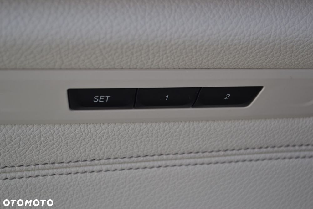 BMW Seria 5 530d xDrive - 17