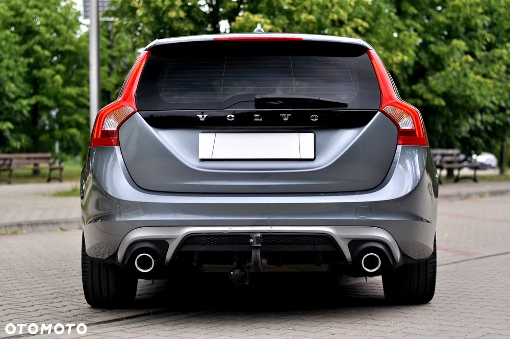 Volvo V60 D4 Geartronic R-Design - 11