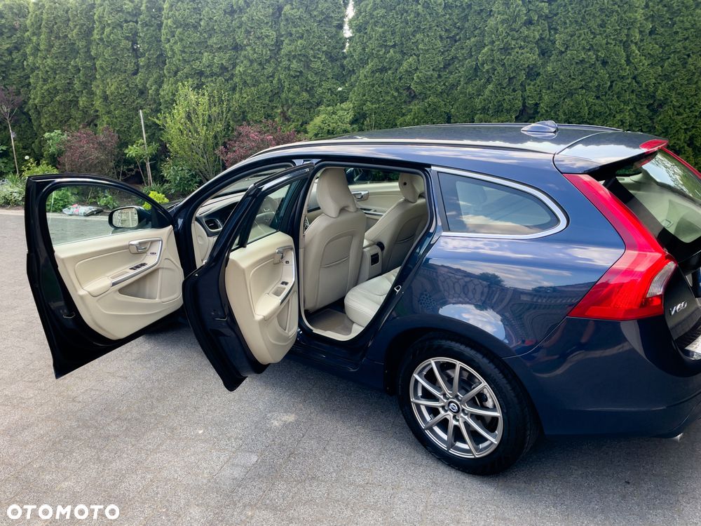 Volvo V60 D3 Momentum - 11