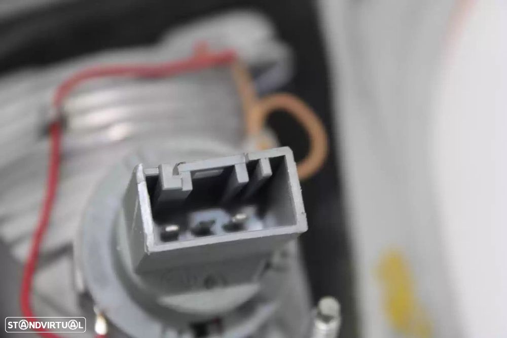 FAROLIM TRASEIRO DIREITO INTERIOR BMW X5 2009 -T.D. - 3