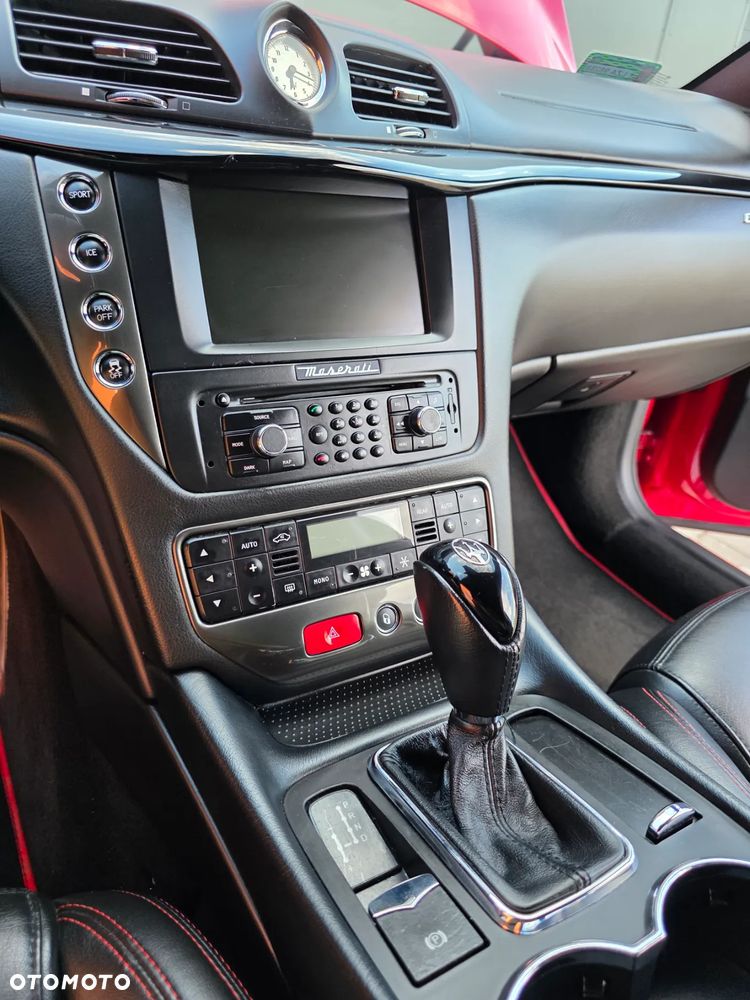 Maserati GranTurismo S Automat - 14