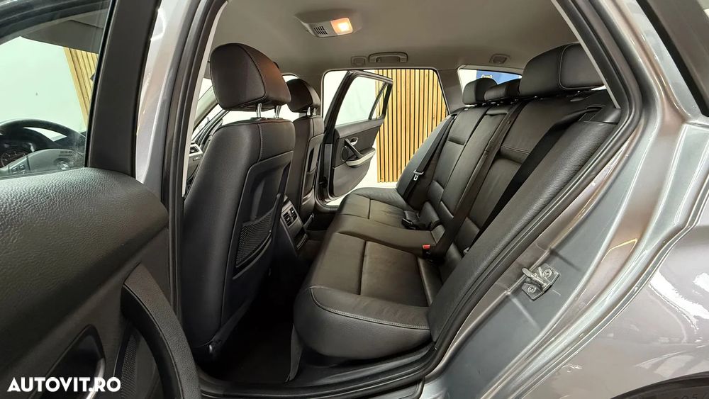 BMW Seria 3 320i Touring Aut. - 9
