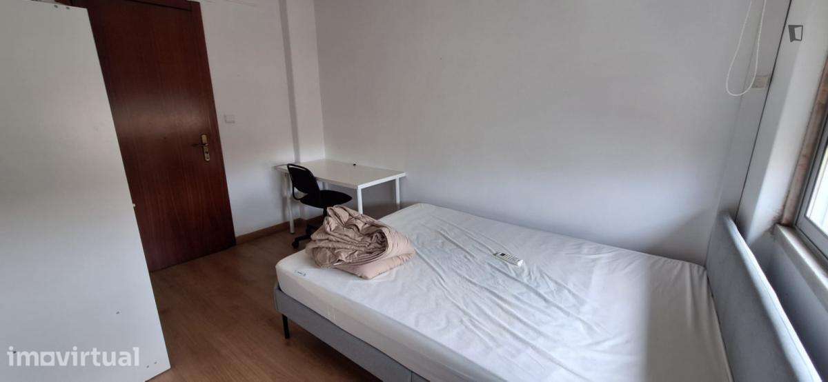 Quarto - localizado em Caparica Lisbon - Grande imagem: 3/4