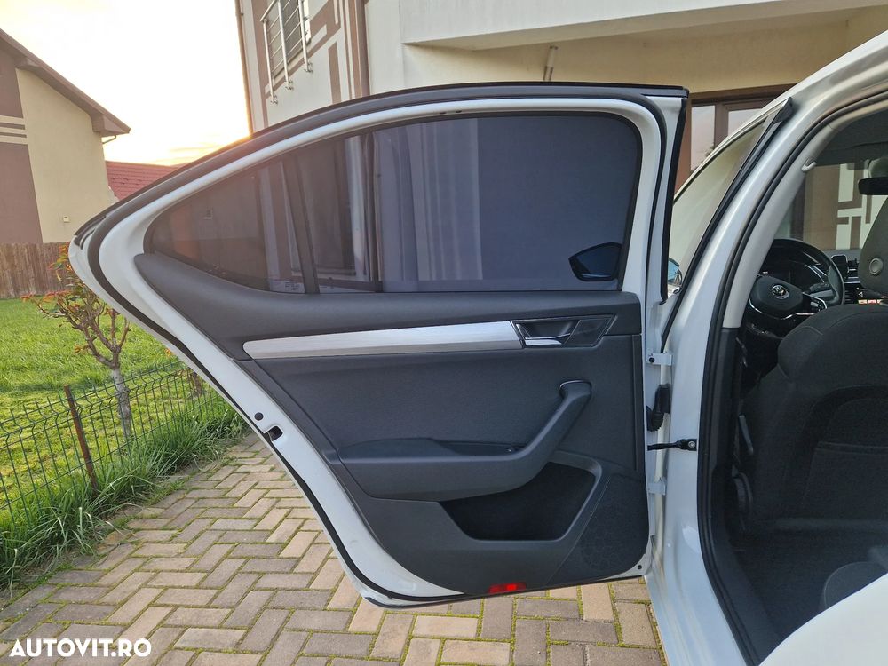 Skoda Superb 2.0 TDI DSG Ambition - 23