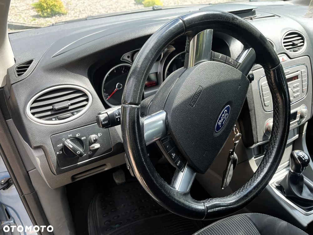 Ford Focus 1.8 Titanium - 22