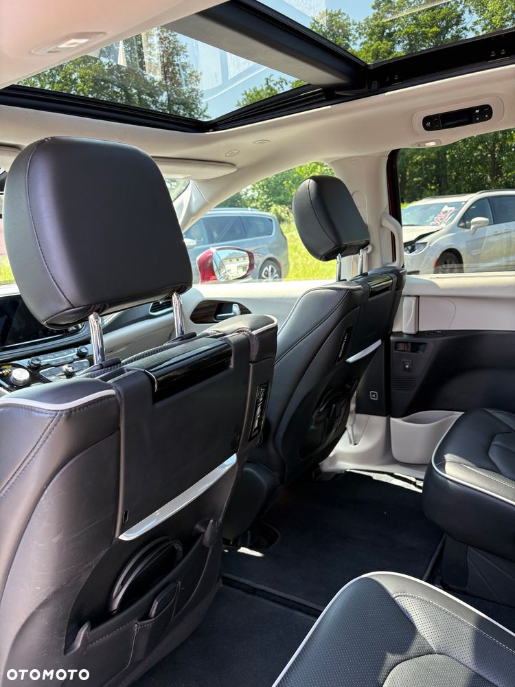 Chrysler Pacifica - 4