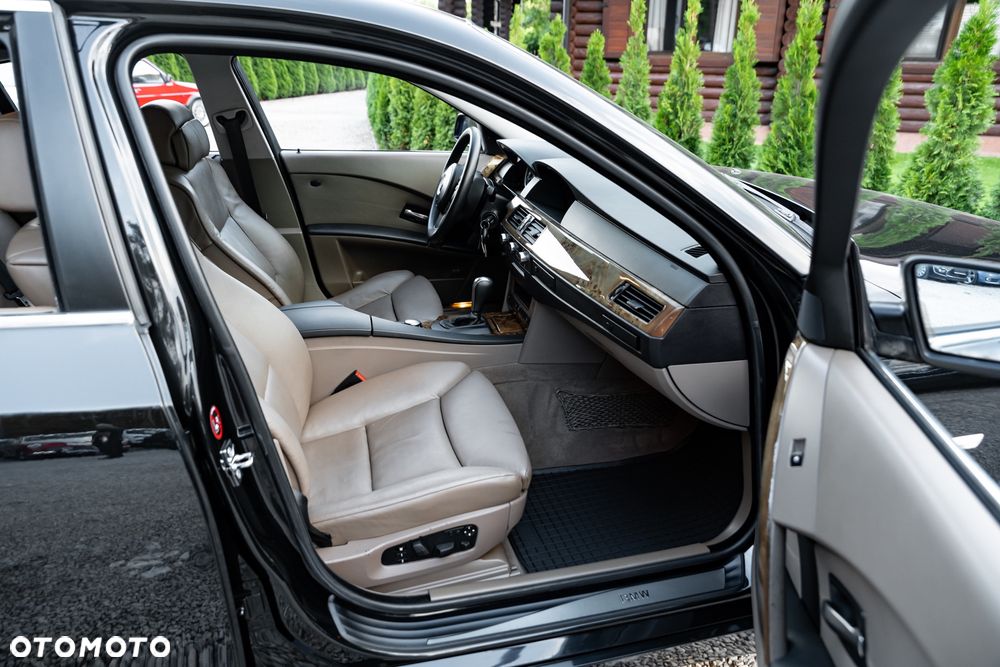 BMW Seria 5 530i - 23