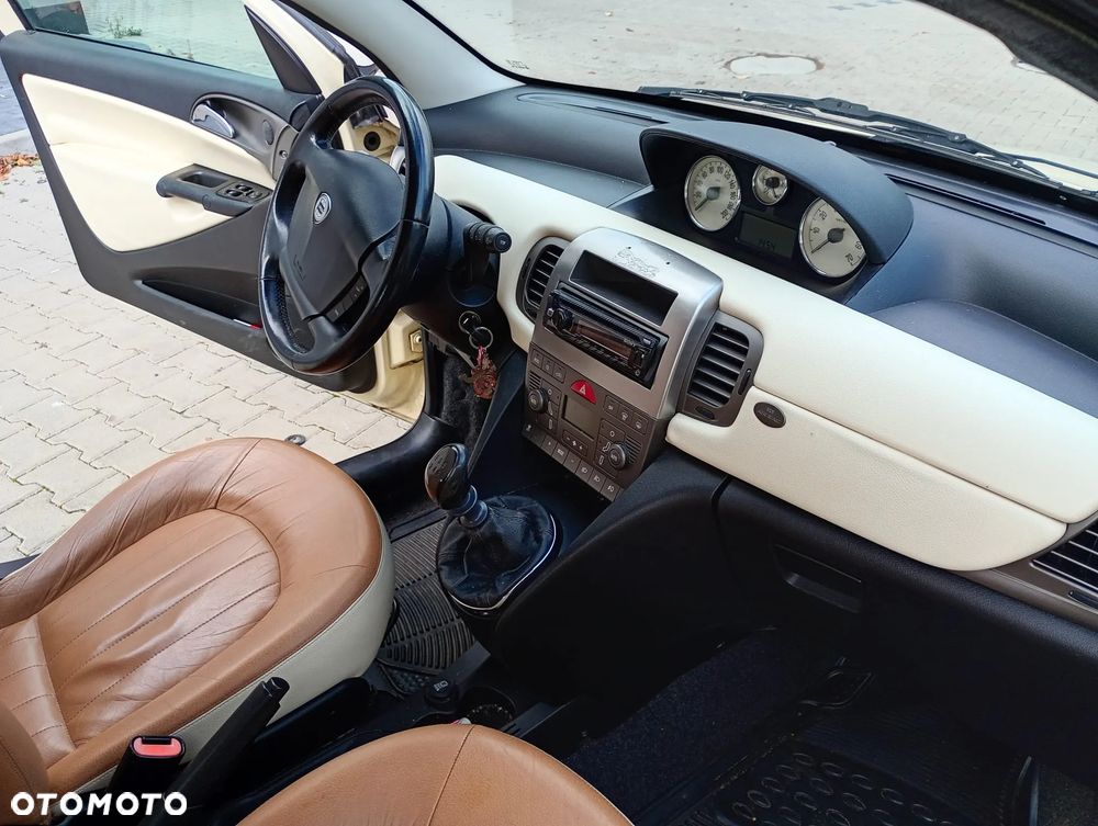 Lancia Ypsilon - 21