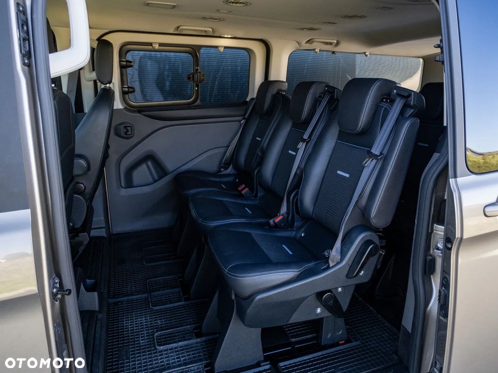 Ford Tourneo Custom - 12