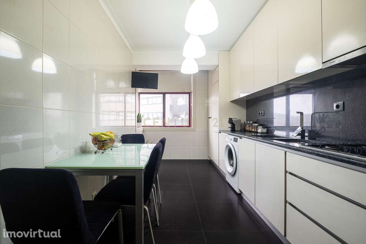 Apartamento T3 Renovado, com aquecimento central, varanda e lugar de g - Grande imagem: 2/31