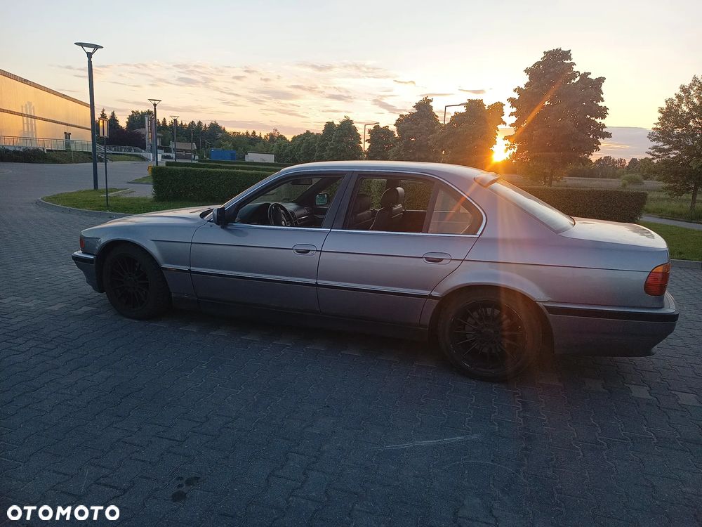 BMW Seria 7 740i V8 - 11