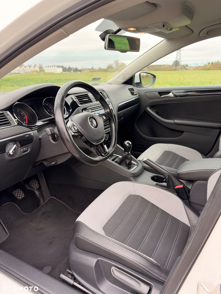 Volkswagen Jetta - 23