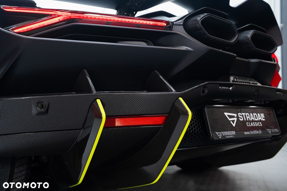 Lamborghini Revuelto - 8