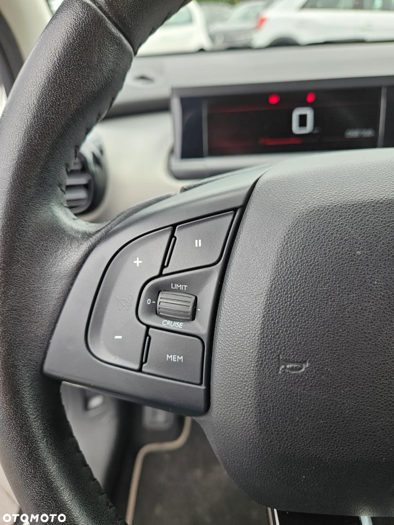 Citroën C4 Cactus 1.2 PureTech Shine S&S - 12