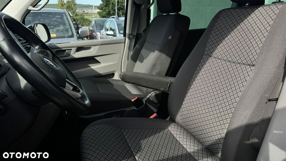 Volkswagen Caravelle - 7