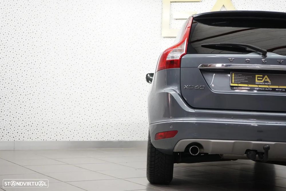 Volvo XC 60 2.0 D3 Momentum Geartronic - 40