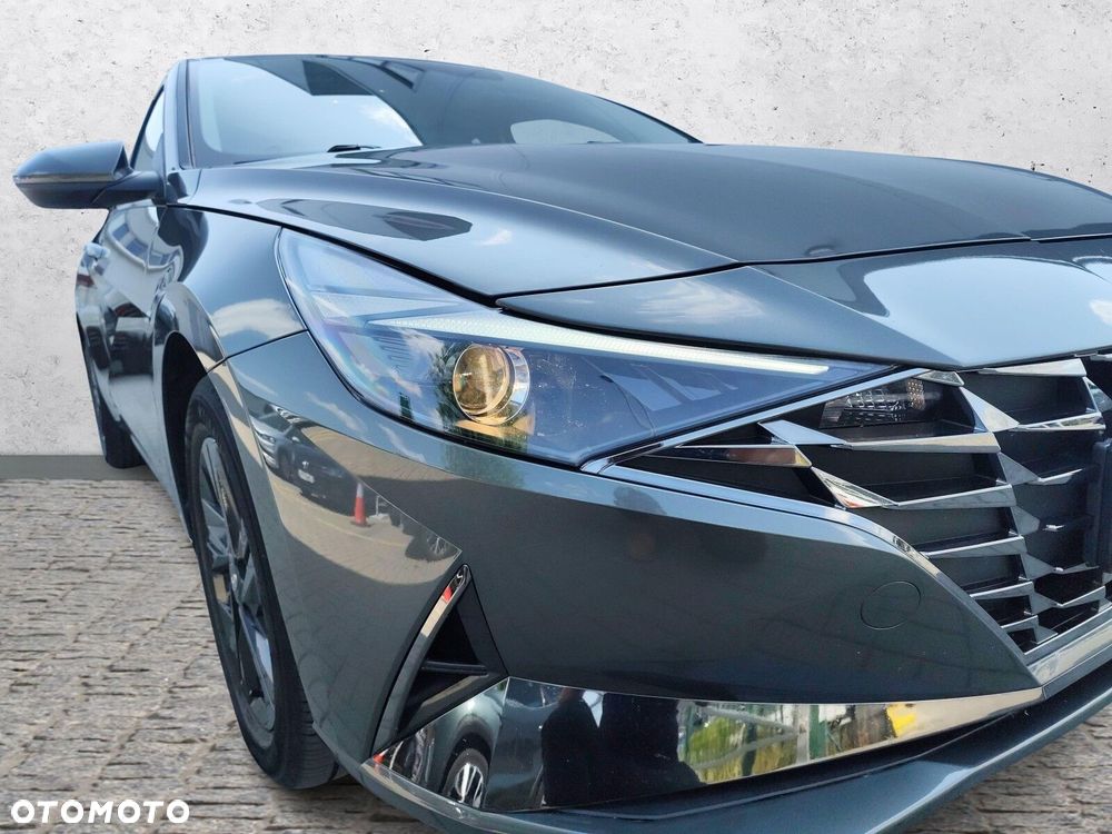 Hyundai Elantra - 31