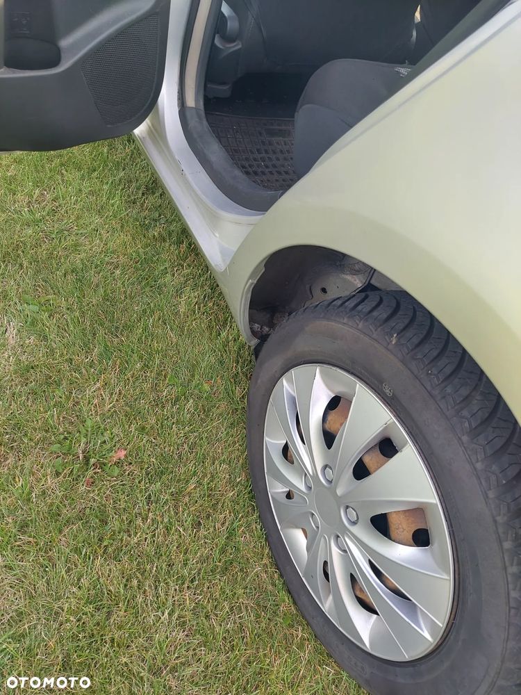 Toyota Yaris - 4