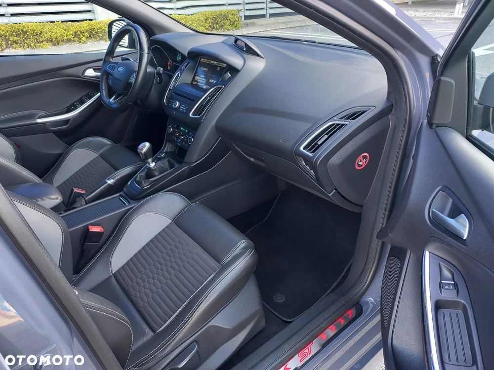 Ford Focus 2.0 TDCi ST - 19