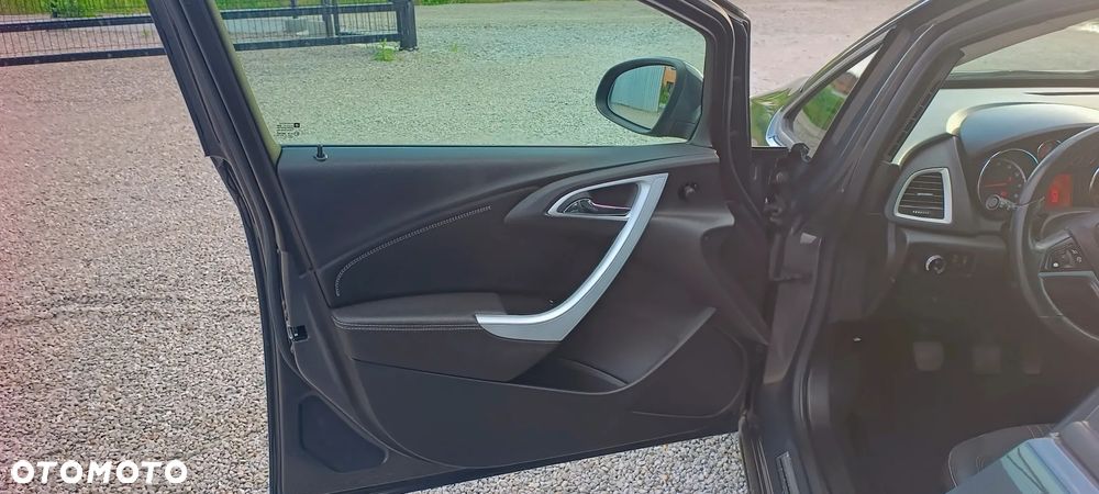Opel Astra 1.4 Turbo 150 Jahre - 18