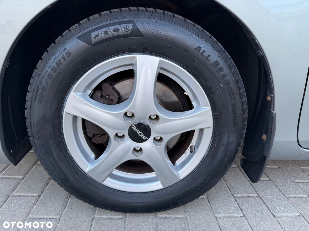Toyota Auris 1.33 VVT-i Active - 32