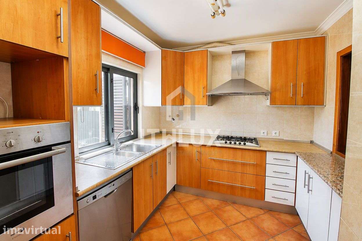 Moradia T3+ 1 com cave com garagem e logradouro, em Gambelas - Faro - - Grande imagem: 4/26