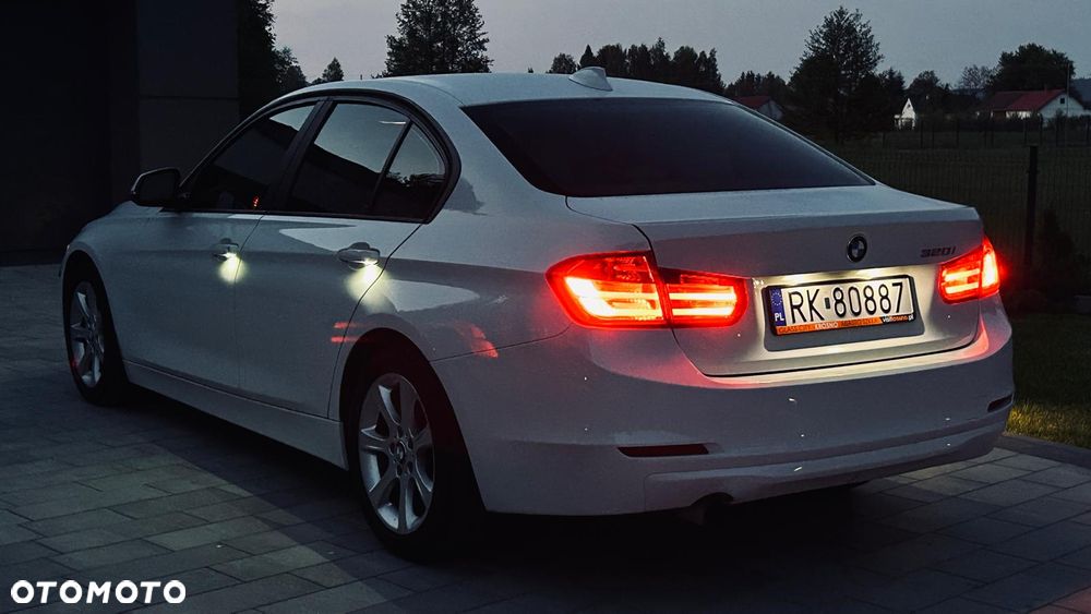BMW Seria 3 320i - 37