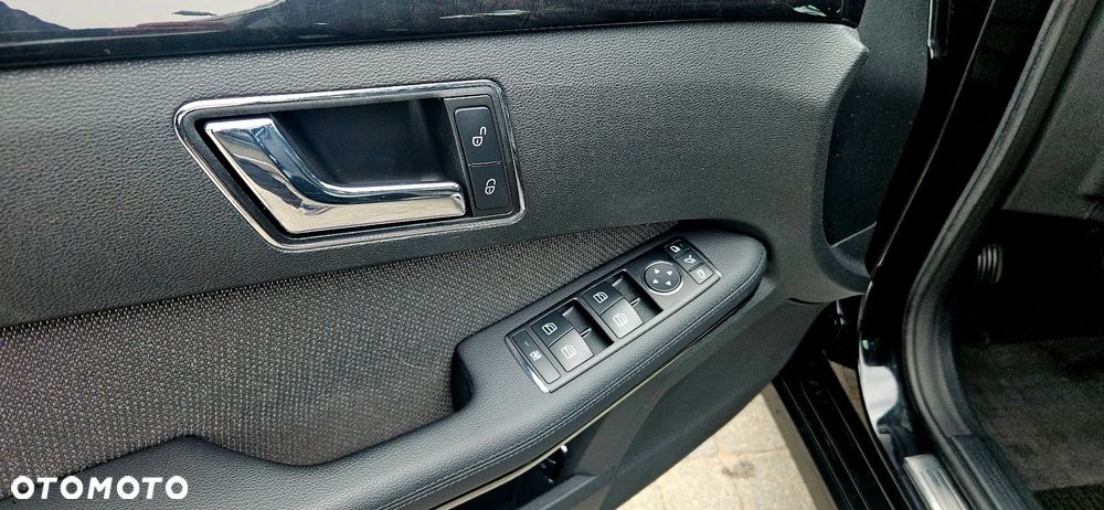 Mercedes-Benz Klasa E 200 CGI BlueEFFICIENCY 7G-TRONIC Avantgarde - 38