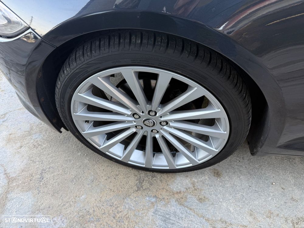 Jaguar XF 2.2 D Premium Luxury - 36