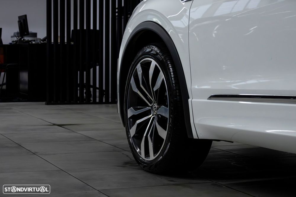 VW Tiguan 2.0 TDI R-Line DSG - 9