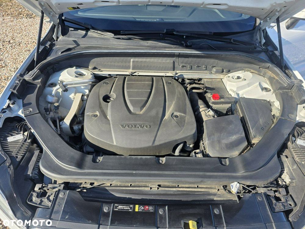 Volvo XC 60 D4 SCR AWD R-Design - 20