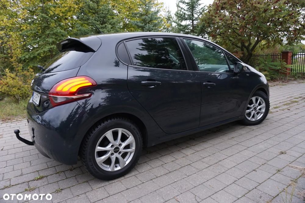 Peugeot 208 - 11
