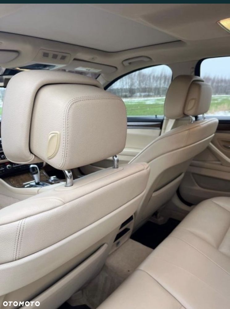 BMW Seria 5 528i xDrive Luxury Line - 11