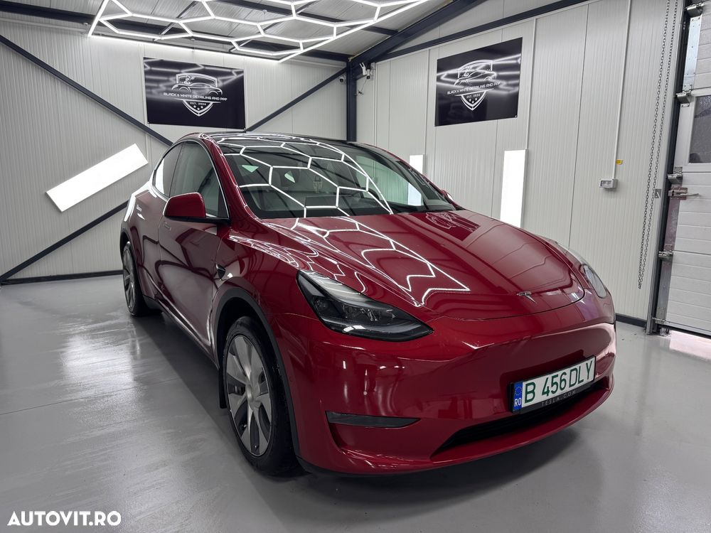 Tesla Model Y - 2
