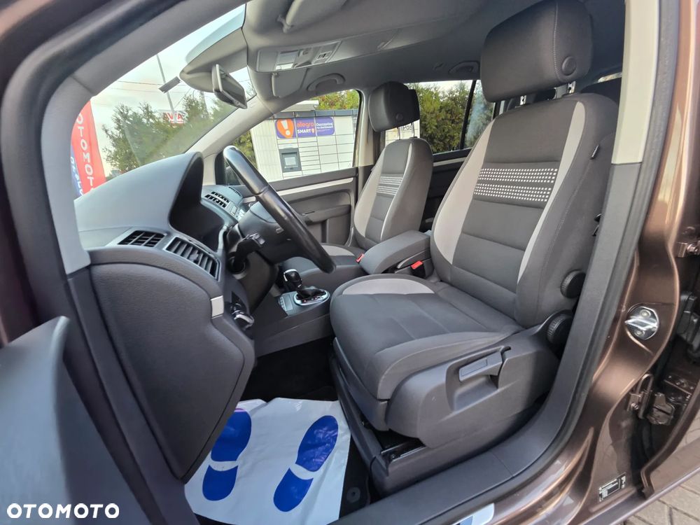 Volkswagen Touran 2.0 TDI DPF DSG Highline - 28