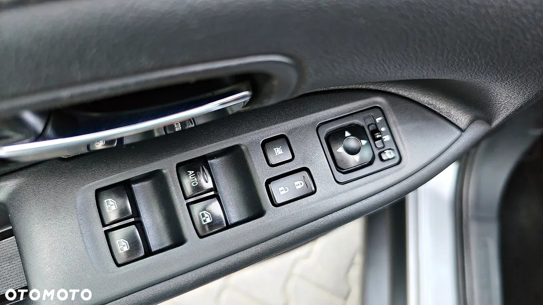 Mitsubishi Outlander - 19