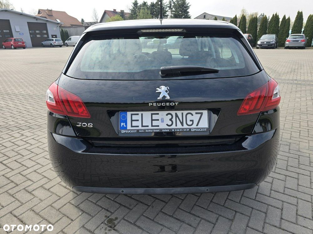 Peugeot 308 - 8
