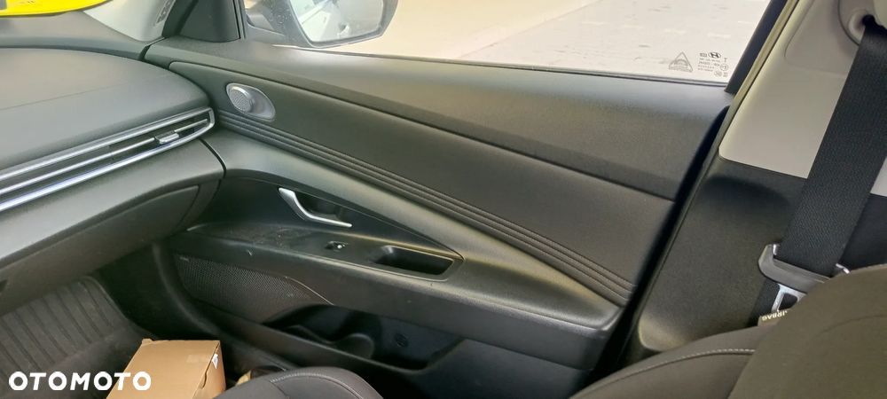 Hyundai Elantra 1.6 Executive - 9