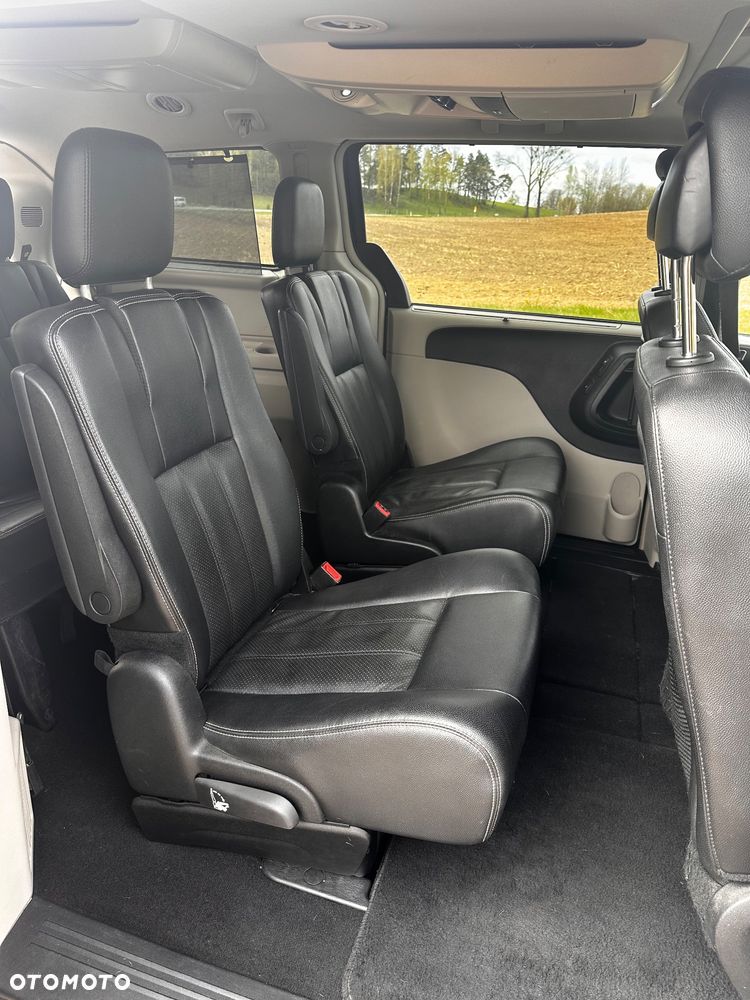 Chrysler Town & Country 3.6 Limited - 22