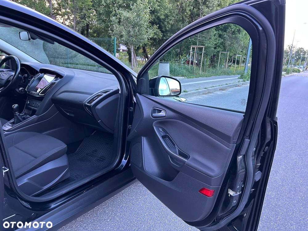 Ford Focus 1.6 Trend - 23