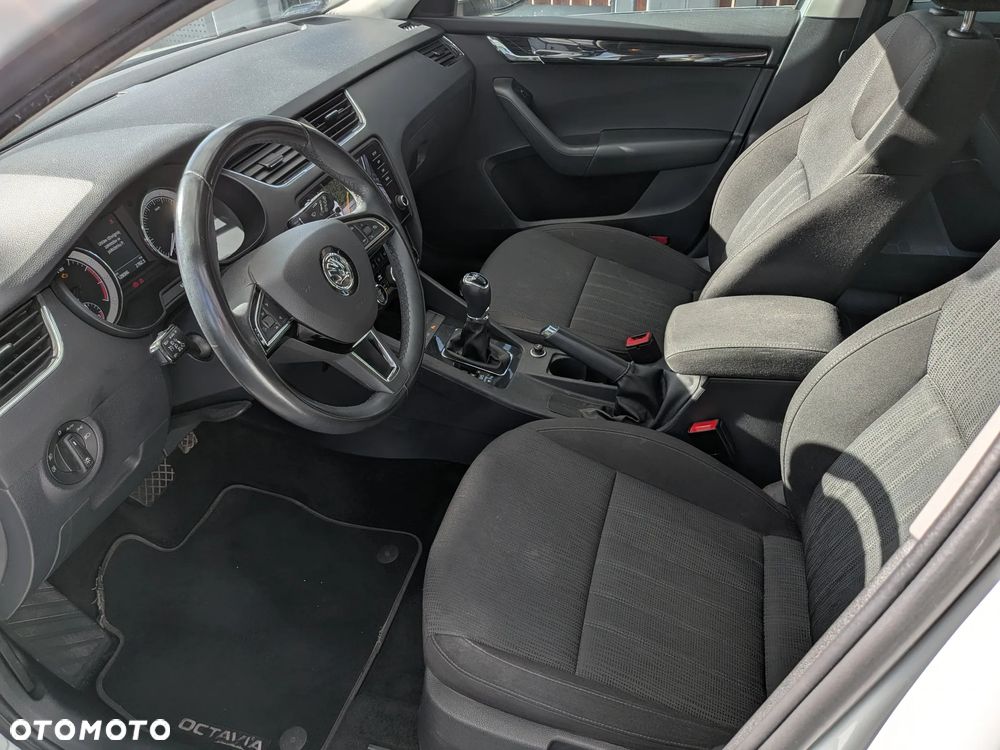 Skoda Octavia 1.5 TSI ACT Style DSG - 5