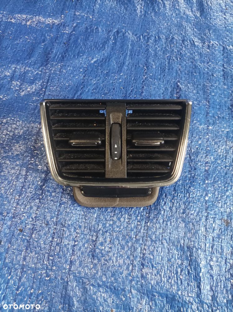 Skoda Octavia III kratka nawiewu tył środkowa 5E0819203A - 1