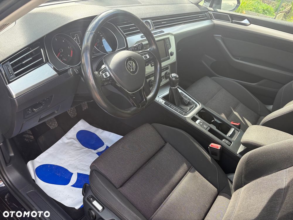 Volkswagen Passat - 24