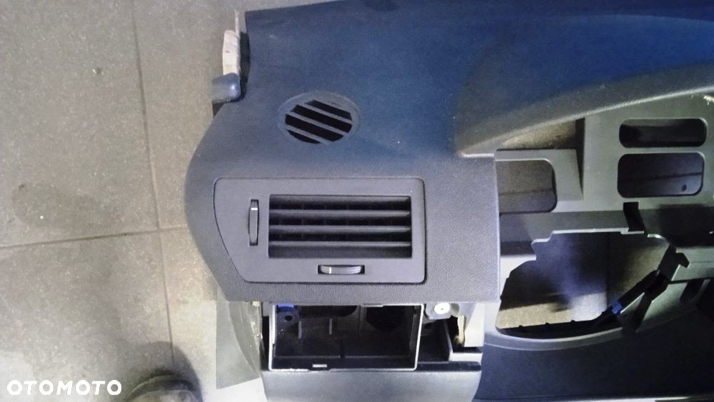 Deska rozdzielcza konsola Opel Astra III H GTC 3D - 7